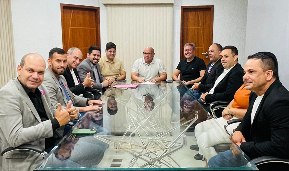 Estudantes cabo-frienses recebem incentivo para frequência e aproveitamento escolar