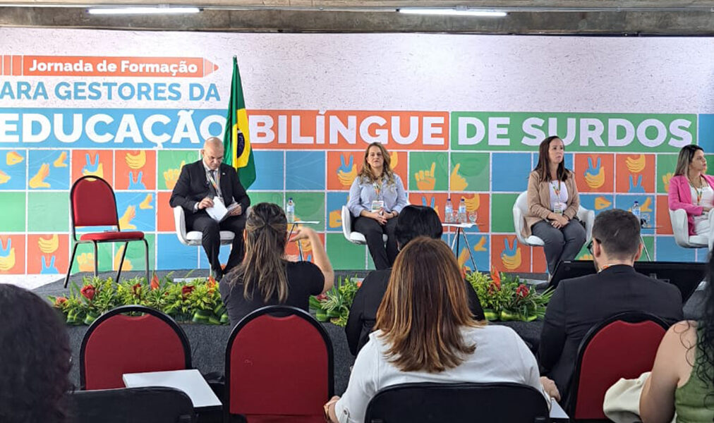Educação bilíngue para surdos é tema de capacitação de Cabo Frio com gestores de todo o país