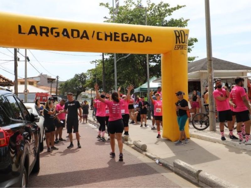Evento reúne esporte e cultura em Rio das Ostras reforçando prevenção ao câncer de mama