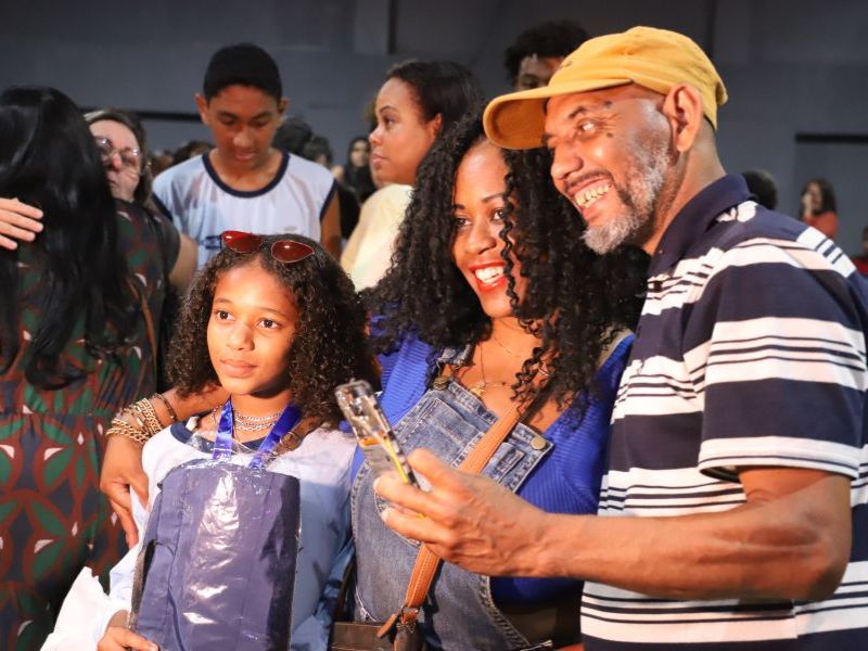 Cerimônia de prêmio literário tem lançamento de livro com textos de alunos de Rio das Ostras