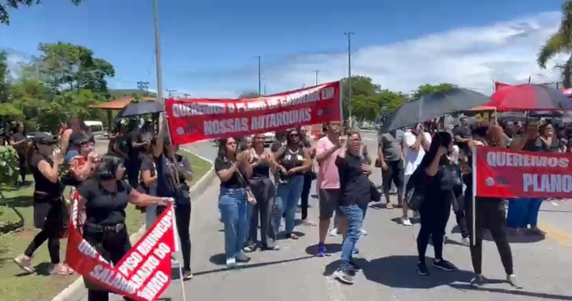 Sepe desafia Justiça, bloqueia rodovia em Rio das Ostras e transforma greve em ato político com presença do filho de Marcelino