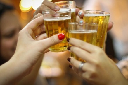 Vigilância Sanitária de Campos orienta população sobre como evitar bebidas adulteradas