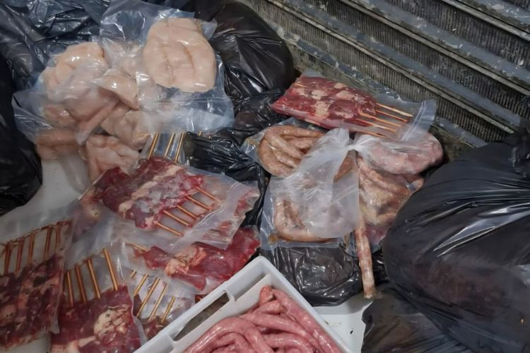 Fiscalização da Vigilância Sanitária encontra irregularidades em açougue de Campos