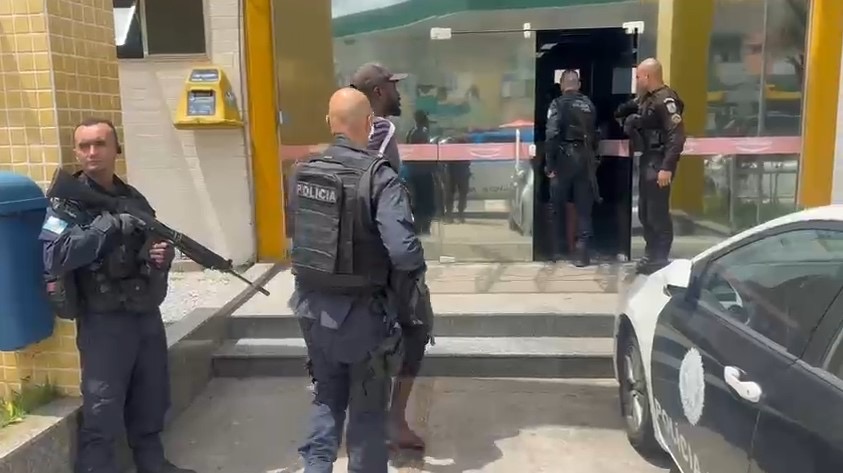 Ação da PM em Macaé termina com suspeito preso por tráfico de drogas