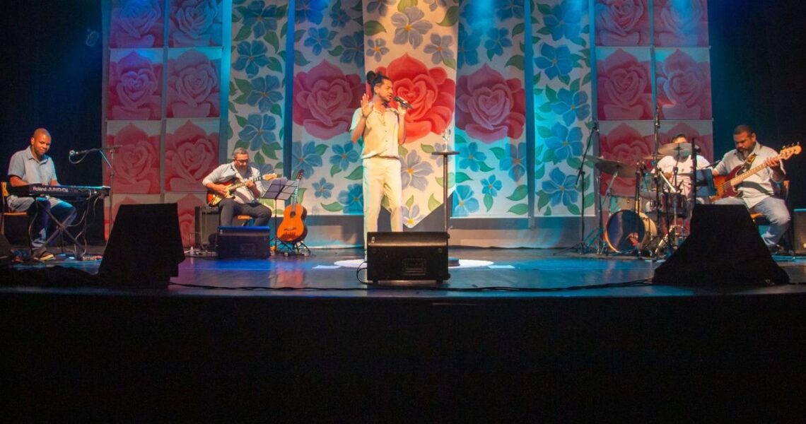 Arte, vida e emoção se encontram no show “Ao Vivo e a Cores” de Rodrigo Pontes em Rio das Ostras