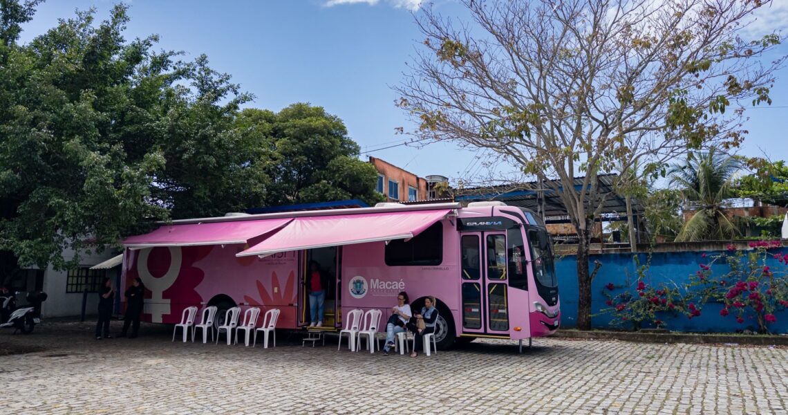 Ônibus Rosa e ações integradas marcam campanha Outubro Rosa em Macaé
