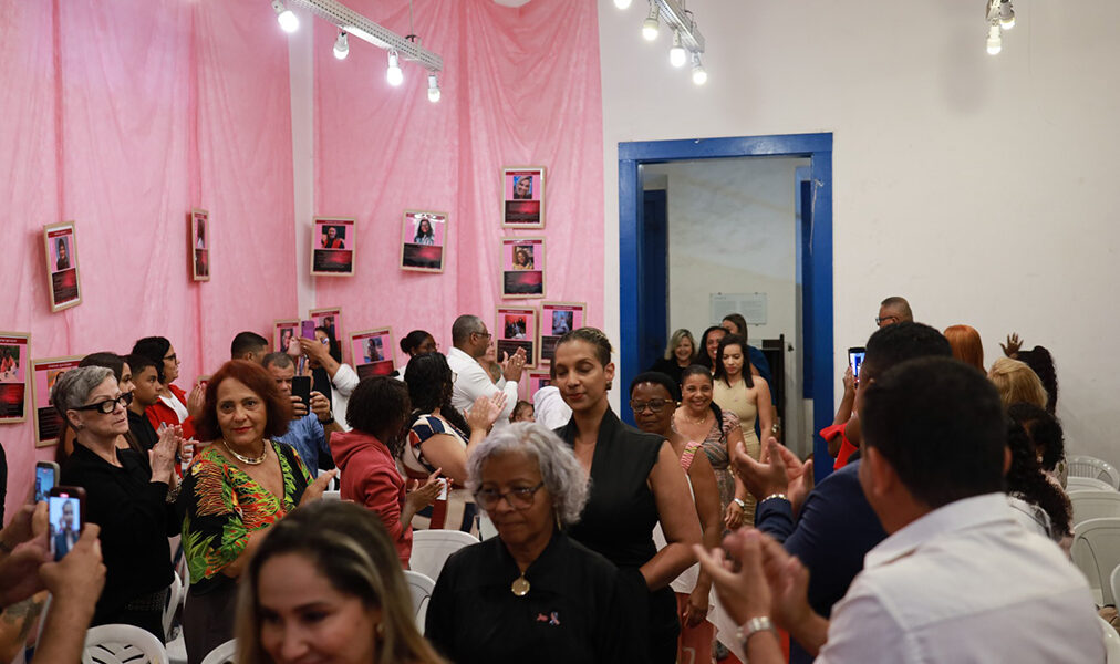 Mulheres inspiram com histórias reais em exposição que integra o “Cabo Frio Celebra Rosa