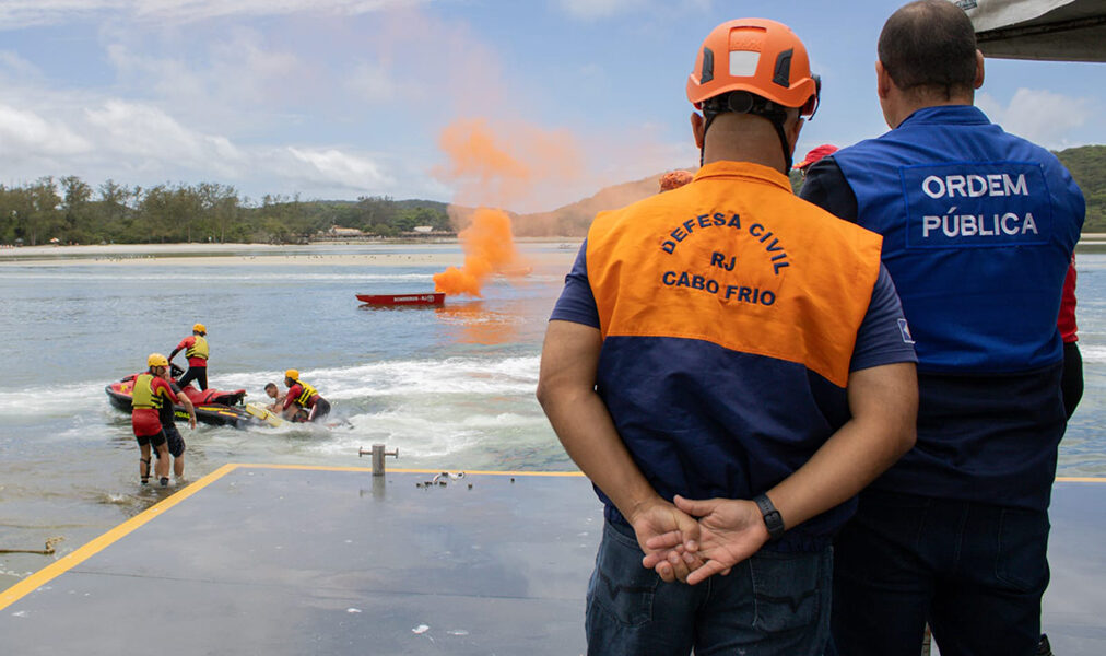 Defesa Civil e Bombeiros de Cabo Frio realizam exercício de salvamento na Ilha do Japonês
