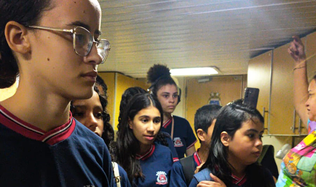 Programa de Arraial do Cabo leva formação ambiental à estudantes sobre a cultura oceânica