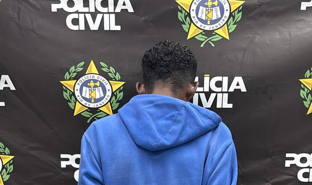 Suspeito de envolvimento com tráfico e ataque a PMs em 2024 é preso em Macaé