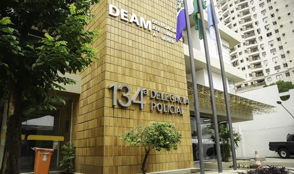 Patrulha do 8º BPM prende homem por tráfico e falsa identidade em Campos