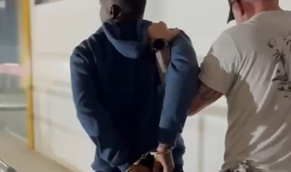 Homem é detido com drogas após denúncia anônima no bairro Miramar em Macaé