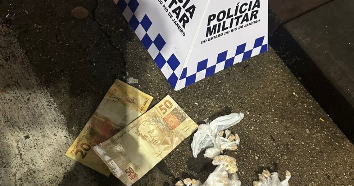 Traficante é flagrado escondendo droga no carro e acaba preso em Macaé