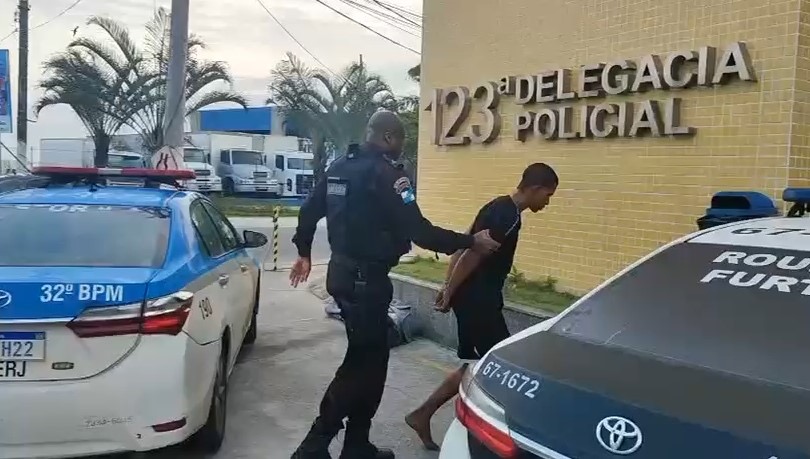 Polícia prende suspeito por dano ao patrimônio após vandalismo em praça de Macaé