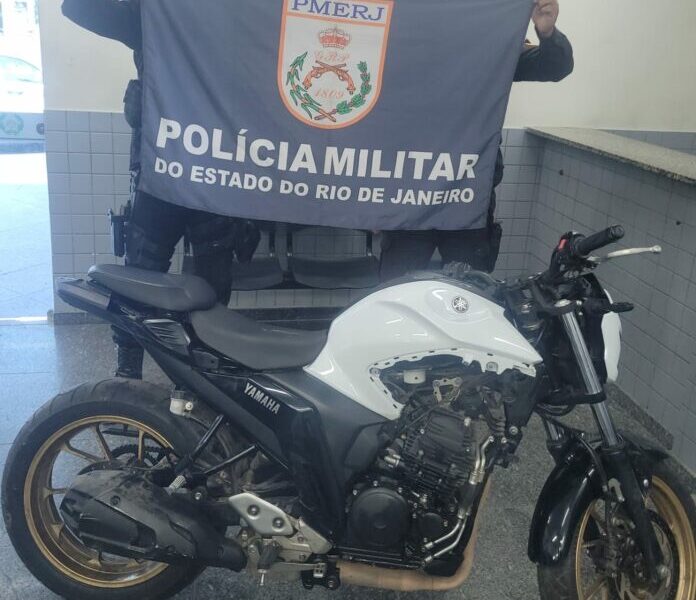 Moto roubada é localizada em mata no bairro Aeroporto, em Campos