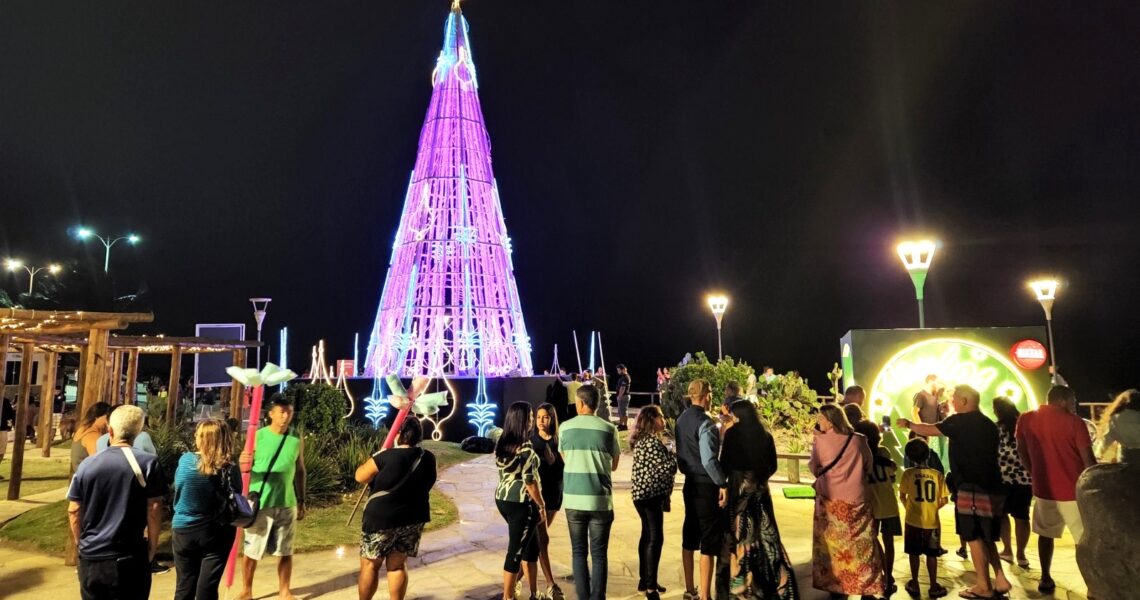 Rio das Ostras e Casimiro têm inaugurações de árvores de Natal do Sesc no feriado