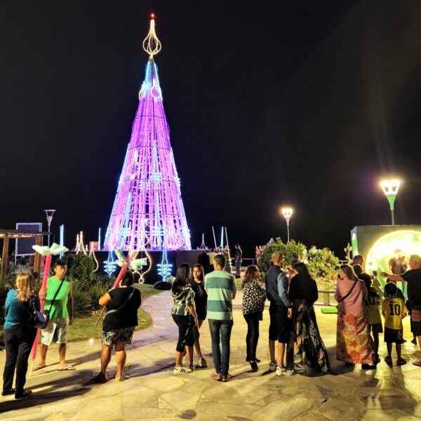 Rio das Ostras e Casimiro têm inaugurações de árvores de Natal do Sesc no feriado