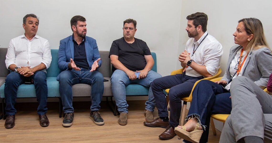 Prefeitura e executivos da aviação tratam sobre avanço dos voos comerciais em Macaé