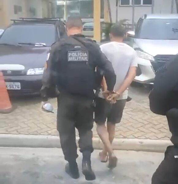 Homem é preso por tráfico após cerco tático da PM na Aroeira, em Macaé