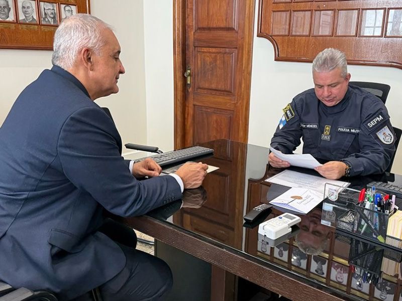 Carlos Augusto se reúne com secretário estadual da PM por mais efetivo no verão