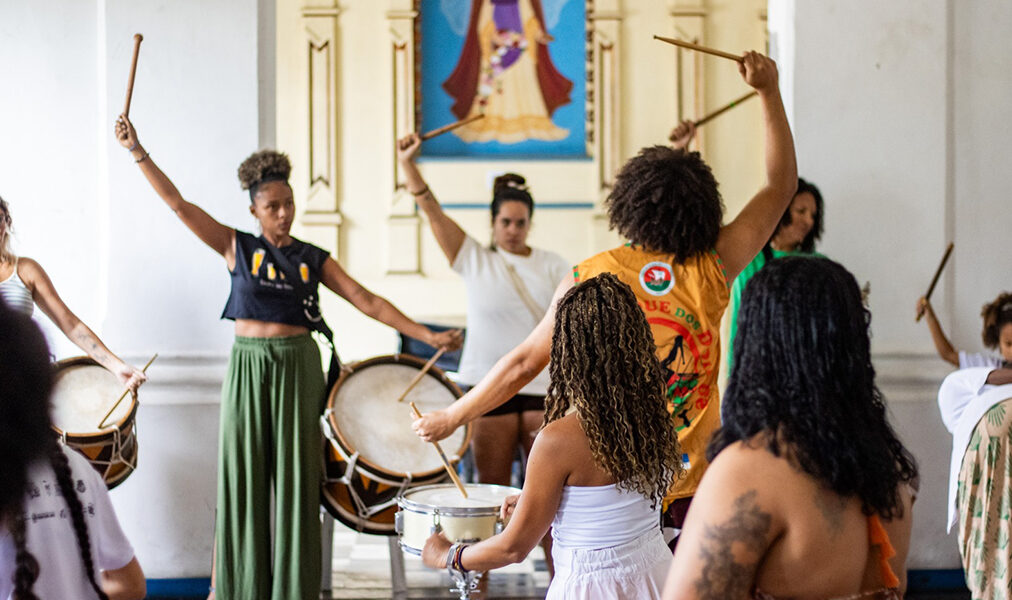 Cabo Frio celebra o Mês da Consciência Negra com ritmos e tradições do Maracatu