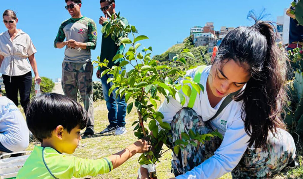 Praia em Arraial do Cabo recebe novo impulso para restauração de área preservada