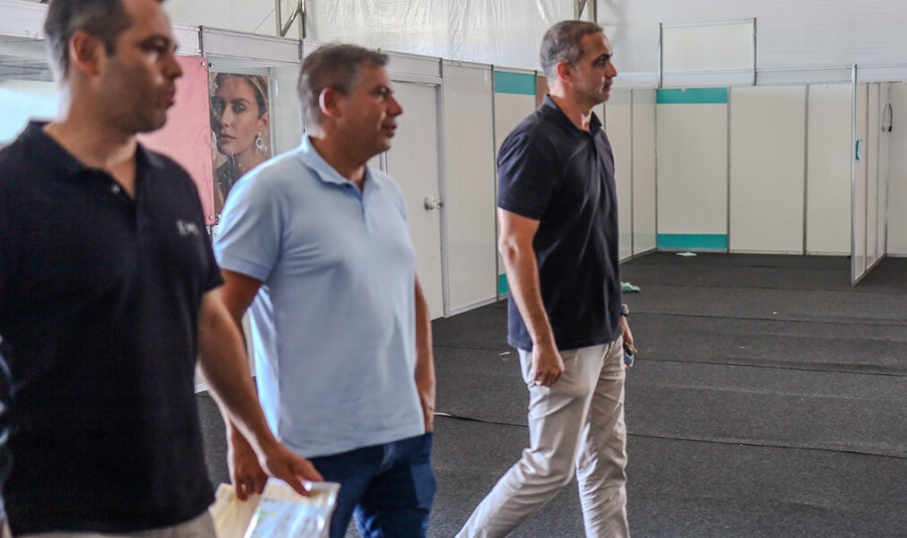 Montagem dos pavilhões da Feira + Forte chega à etapa conclusiva em Cabo Frio