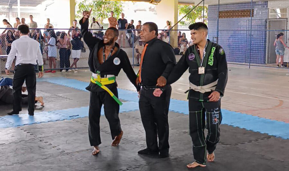 Cabo Frio celebra desempenho de alunos da Guarda Civil no jiu-jitsu