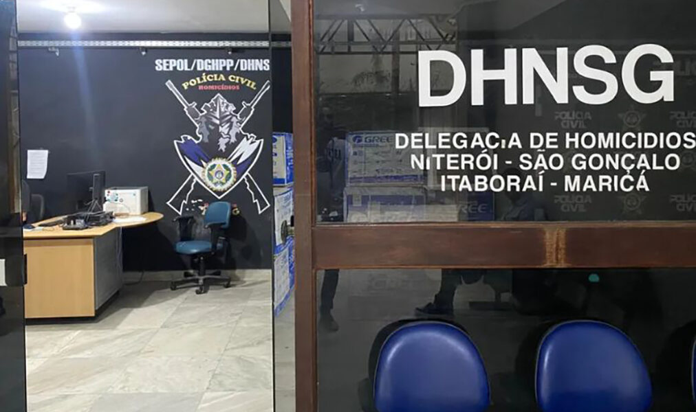 Polícia prende 1 dos 3 envolvidos em assassinato de pai e filha em Maricá; crime aconteceu em 2023