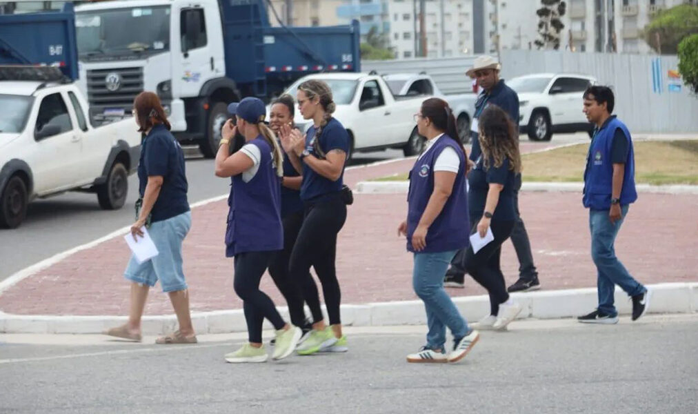 Vigilância sanitária intensifica orientações na praia do forte em Cabo Frio antes do verão