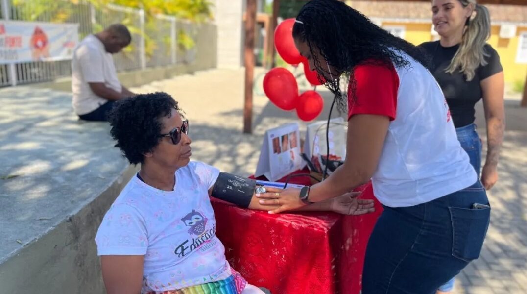 Praça Mário Moreira recebe lançamento do Dezembro Vermelho com ações de saúde