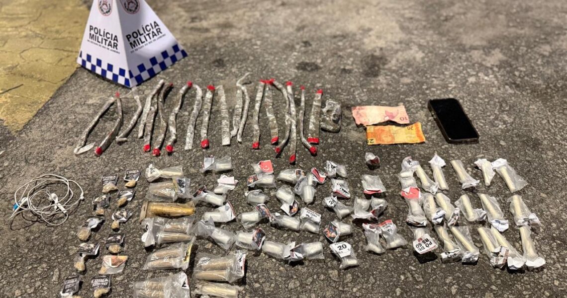 Patrulhamento da PM termina com apreensão de drogas e prisão