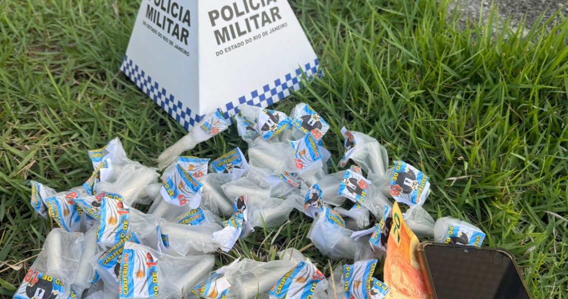 Polícia apreende maconha, cocaína e dinheiro durante ação no Nova Aliança em Rio das Ostras