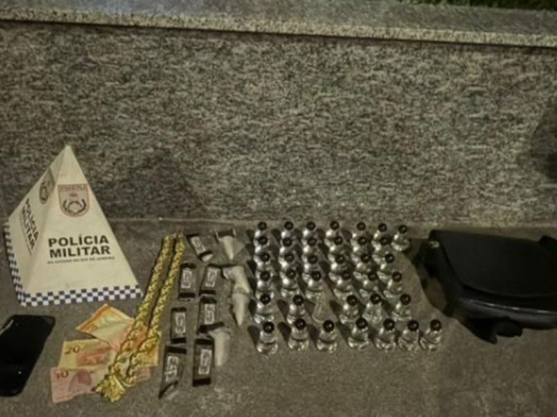 Homem é preso nessa madrugada vendendo drogas em frente a show em Rio das Ostras