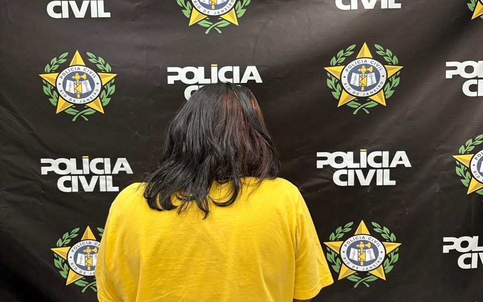 Polícia Civil prende mulher reconhecida por vítima de roubo de motos em Macaé