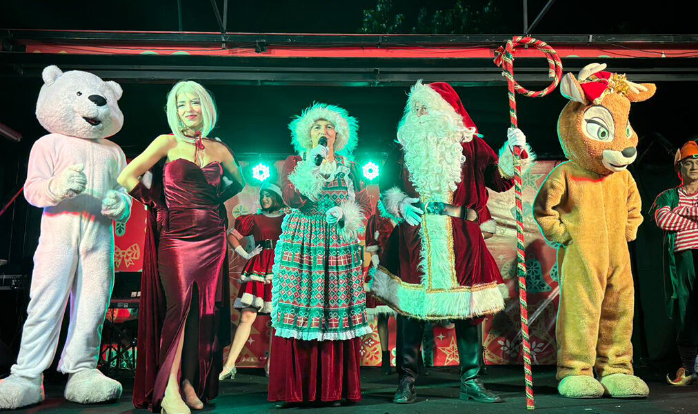 Evento natalino transforma o centro de Arraial do Cabo em palco de celebração