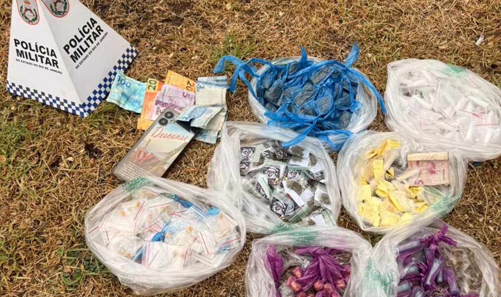 Polícia encontra drogas fracionadas e prontas para comercialização em Macaé