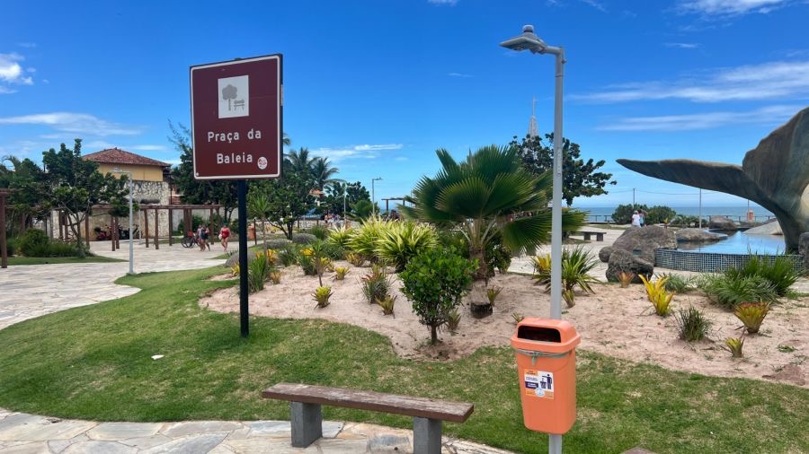 Postes e sistemas elétricos da Praça da Baleia passam por melhorias em Rio das Ostras
