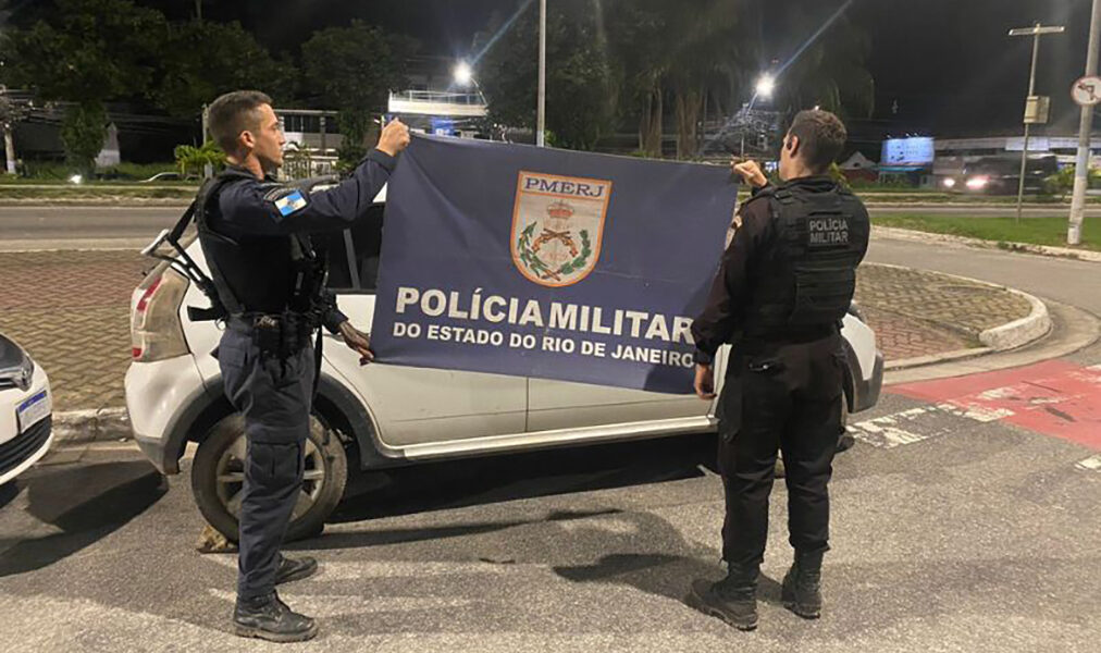 Carro furtado em São Pedro da Aldeia é recuperado pela PM em Rio das Ostras