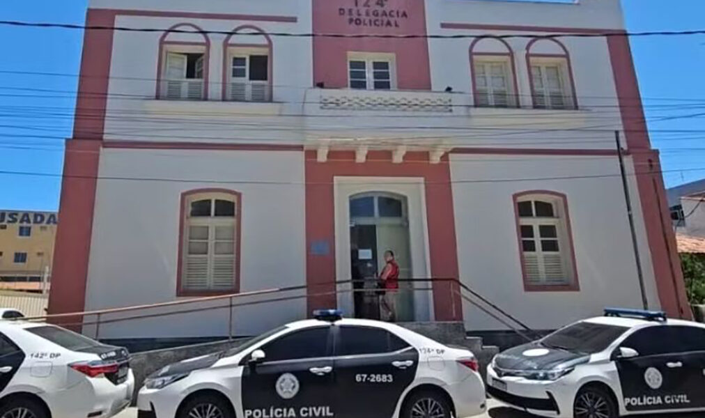 Principal suspeito de feminicídio em Saquarema é preso ao relatar morte na delegacia