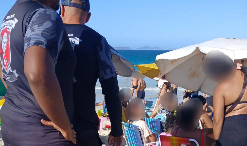 Arraial do Cabo intensifica fiscalização na Prainha e apreende equipamentos irregulares