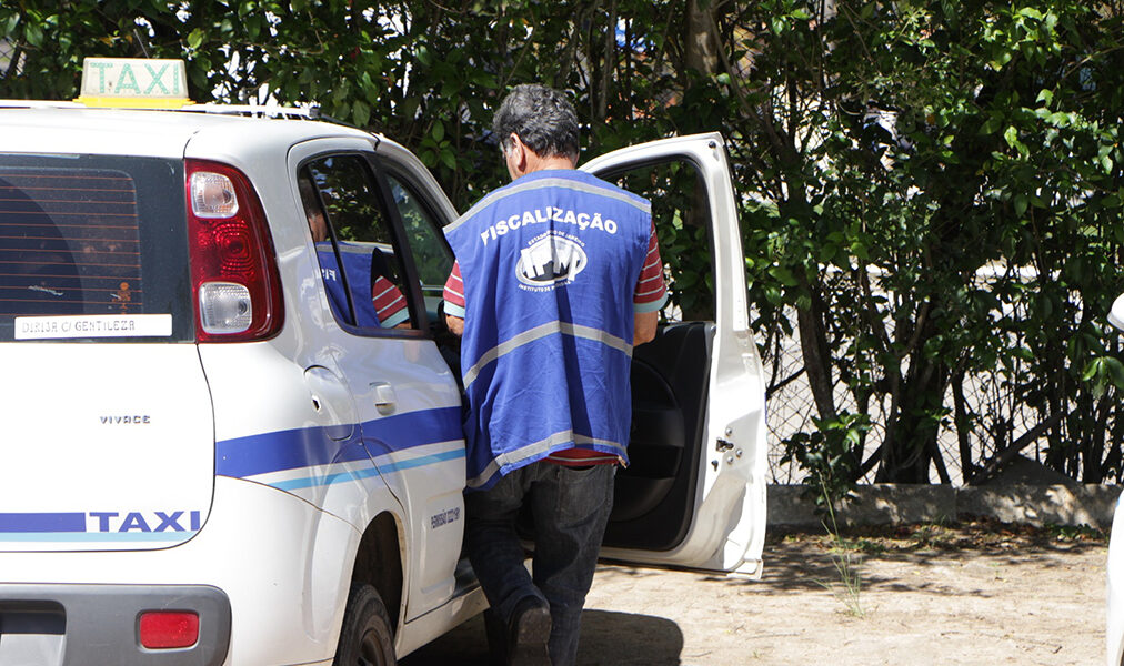 Taxa de permissão de táxi vence em 31 de março em Macaé