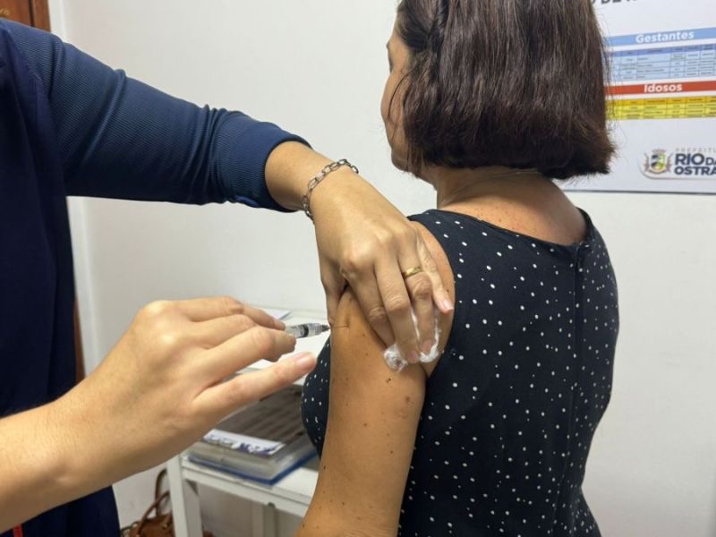 Rio das Ostras tem vacinação contra o coronavírus em 12 unidades de saúde