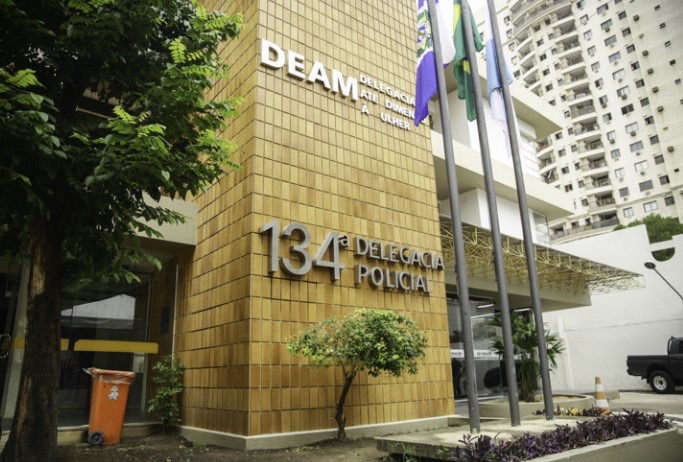 Discussão com o pai termina com jovem esfaqueado em Campos