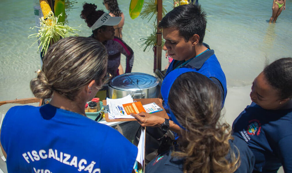 Cabo Frio reforça fiscalização sanitária em barracas das praias do Forte e do Peró
