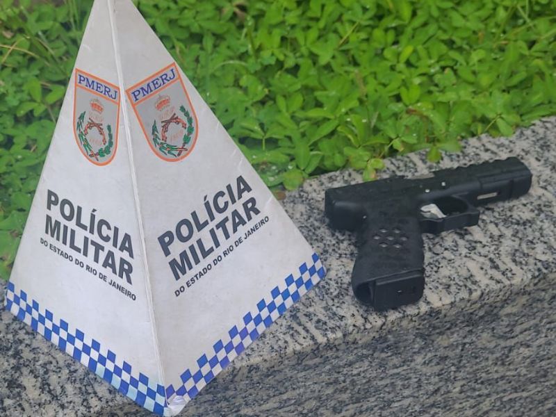 Arma de airsoft é apreendida em ação para impedir ação criminosa em Rio das Ostras