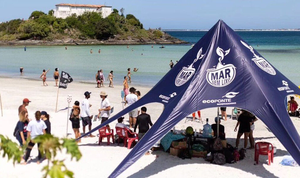 Cabo Frio promove mutirão de limpeza na praia do Forte
