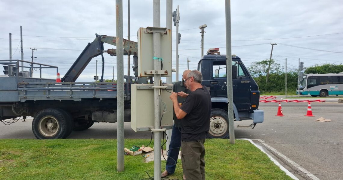 Semáforo do Vale dos Cristais em Macaé tem funcionamento normalizado após manutenção