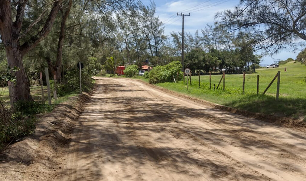 Arraial do Cabo avança com serviços de patrolamento em pontos estratégicos