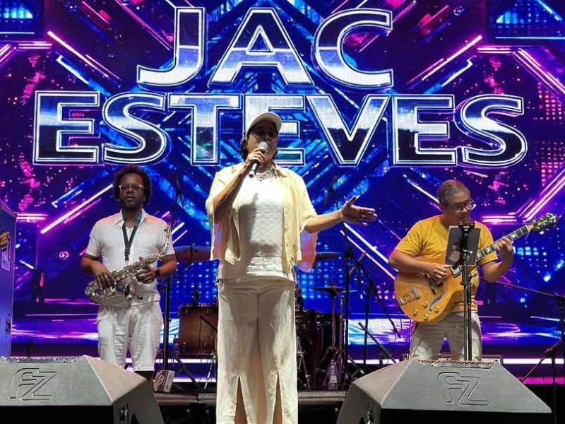 Sesc Verão de Rio das Ostras tem show de arista local no palco principal nesse sábado, 31